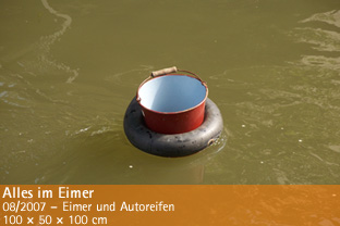 Alles im Eimer – 03/2002 – Eimer, Autoreifen – 100 × 50 × 100 cm